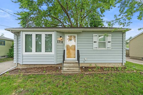 1711 Huntington Rd, Waterloo, IA, 50701-6017 | Card Image