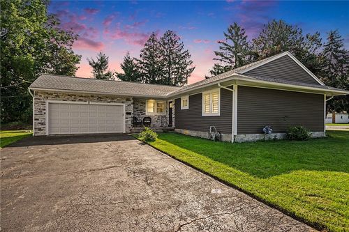 8 Hillview Dr, Irondequoit, NY, 14622-1712 | Card Image