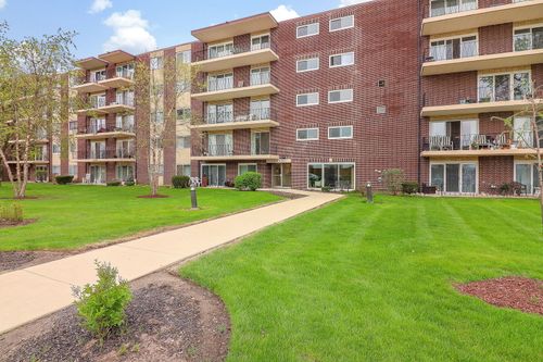 apt-4d-5300 Walnut Ave, Downers Grove, IL, 60515-4115 | Card Image