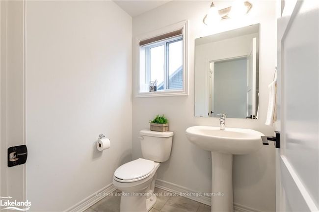 27 Woodstream Dr, House other with 3 bedrooms, 2 bathrooms and 4 parking in Huntsville ON | Image 4