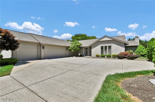 21490 Meadows Edge Ln, Strongsville, OH, 44149-2860 | Card Image