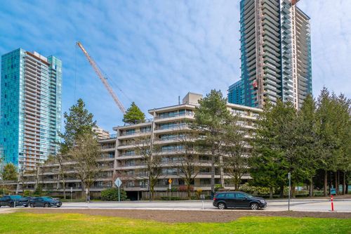 215-5932 Patterson Ave, Burnaby, BC, V5H4B4 | Card Image