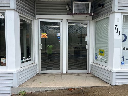 711 Providence St, West Warwick, RI, 02893-1524 | Card Image