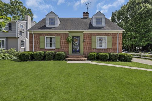 153 E Waterloo St, Canal Winchester, OH, 43110-1158 | Card Image