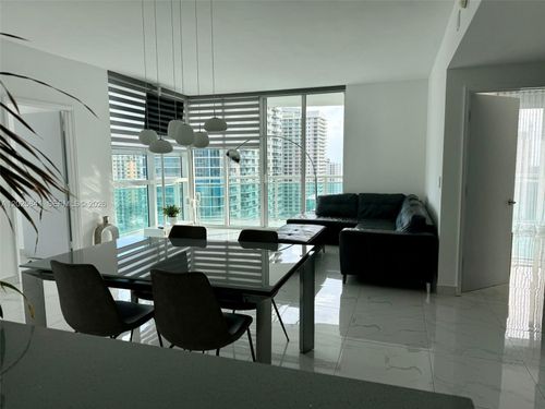 2810-951 Brickell Ave, Miami, FL, 33131-3930 | Card Image