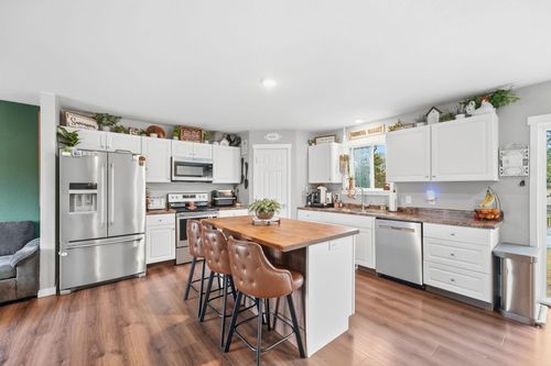 348 1st Ave S, Motley, MN, 56466-8216 | Card Image