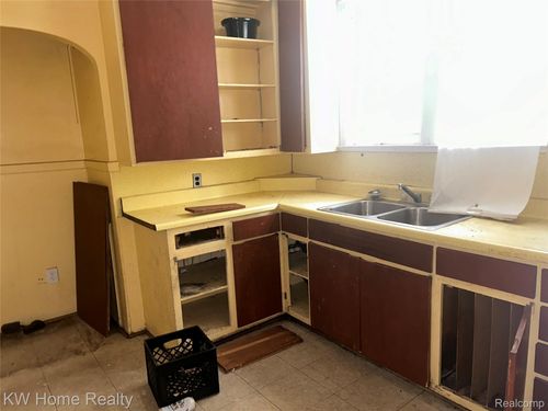 16212 Lesure St, Detroit, MI, 48235-4000 | Card Image