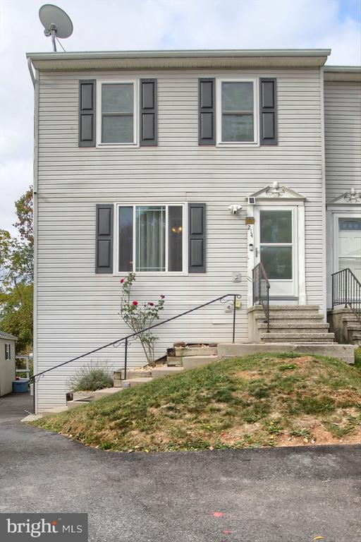 White Dogwood Dr, Etters, PA 17319