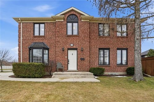 3368 Cardinal Dr, Niagara Falls, ON, L2H3A6 | Card Image