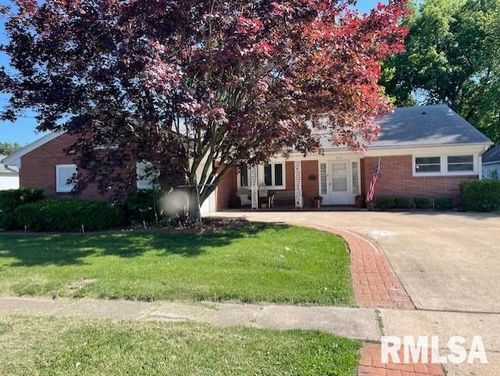 413 W Grant St, Pittsfield, IL, 62363-1752 | Card Image