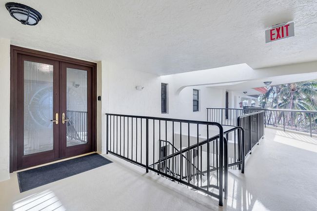 Double Door Entrance | Image 47