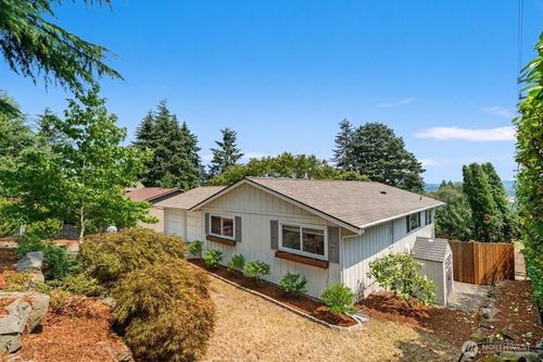8456 6th Ave Sw, Seattle, WA, 98106-2505 | Card Image
