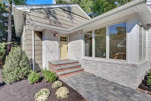 19 Millford Dr, Locust Valley, NY, 11560-1224 | Card Image