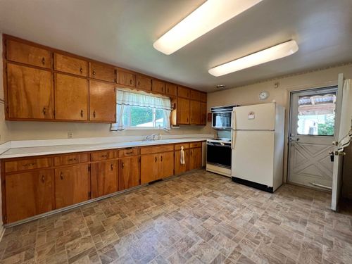 11402 E Potter Rd, Davison, MI, 48423-8158 | Card Image