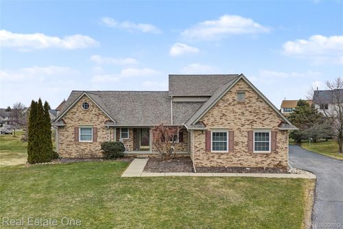 2070 W View Ct, Lake Orion, MI, 48360-2286 | Card Image