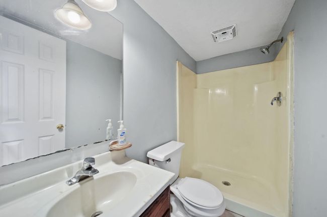 Main Floor Primary Bath | Image 20