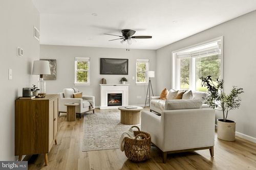 870 Conewago Ave, MANCHESTER, PA, 17345-9708 | Card Image