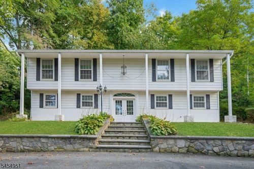26 Scenic Dr, Hamburg, NJ, 07419-1810 | Card Image