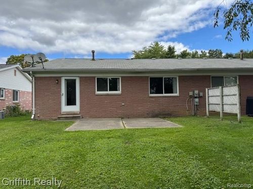 1044 Maurice Dr, Brighton, MI, 48116-1808 | Card Image