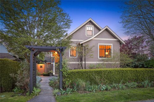274 1st St, Courtenay, BC, V9N1A6 | Card Image
