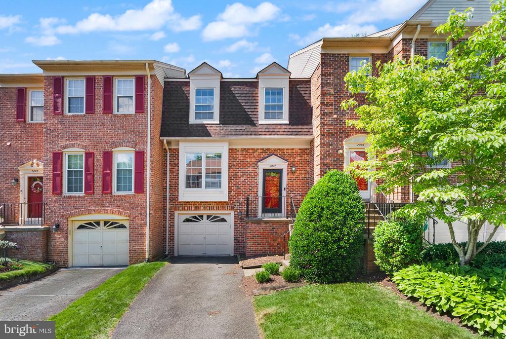 Residential in ANNANDALE