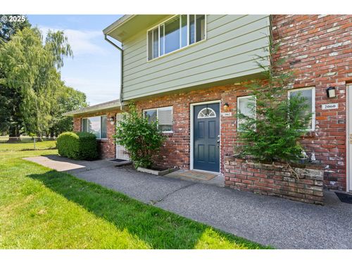 2062 Ne Hogan Dr, Gresham, OR, 97030 | Card Image