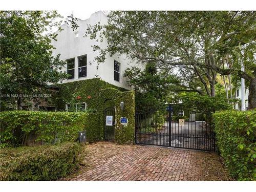 9-3051 Center St, Coconut Grove, FL, 33133-8610 | Card Image