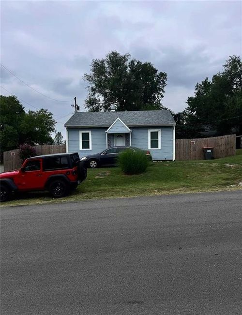 121 E Splitlog St, Goodman, MO, 64843-9501 | Card Image