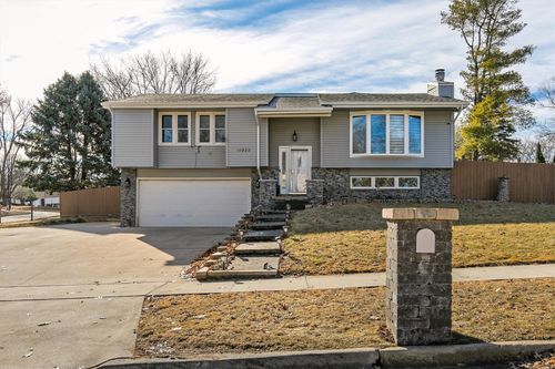 10822 Walnut Ridge Dr, Clive, IA, 50325-7056 | Card Image