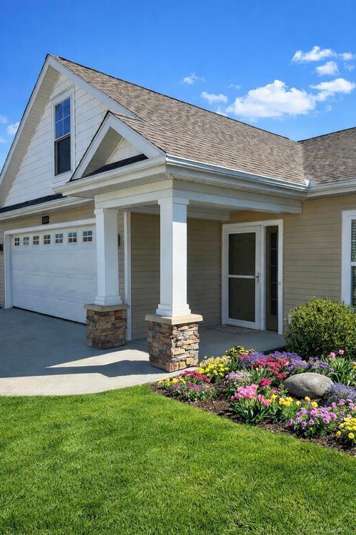 11404 S Lake Dr, Holland, MI, 49424-7525 | Card Image