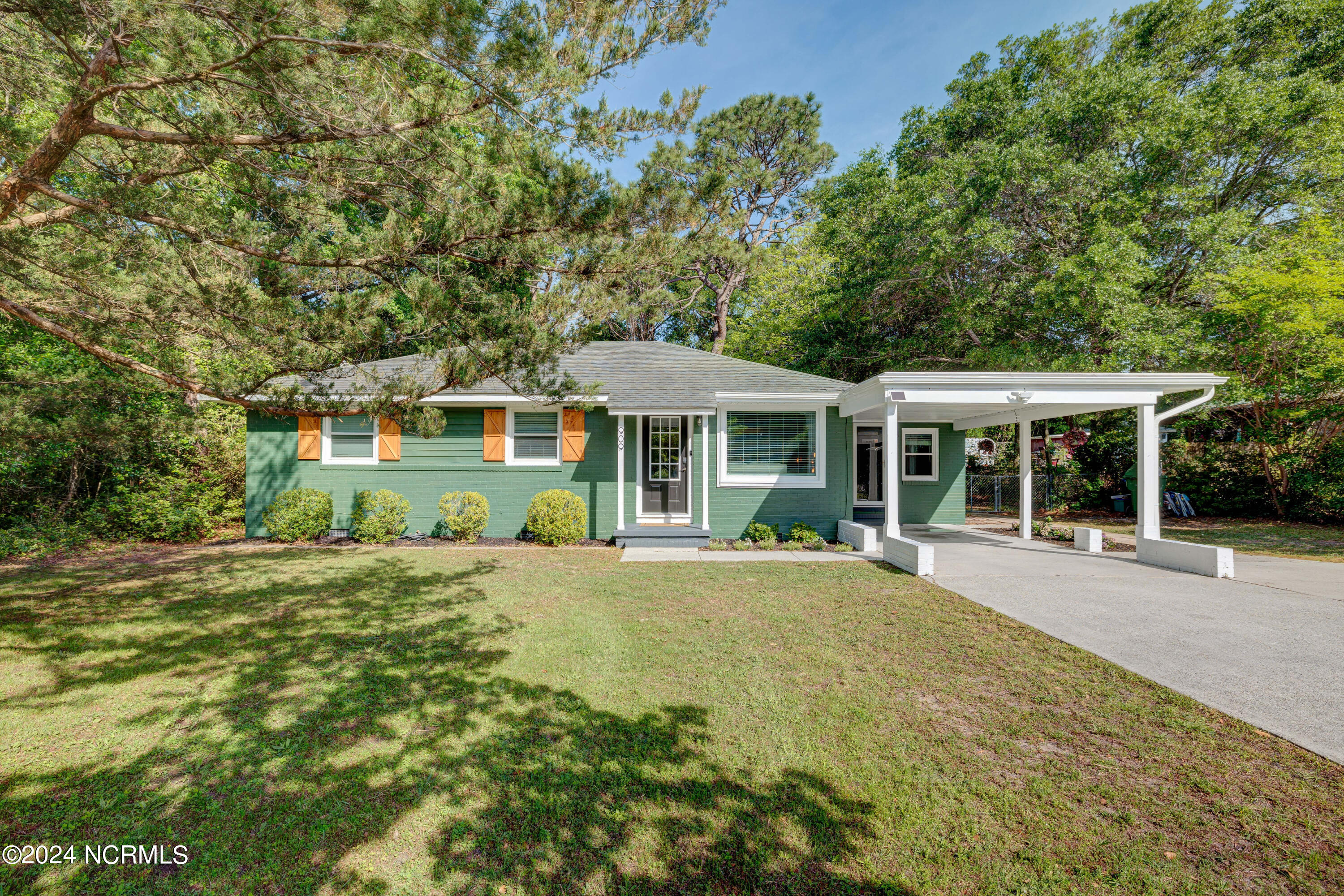 Francis Marion Dr, Wilmington, NC 28412
