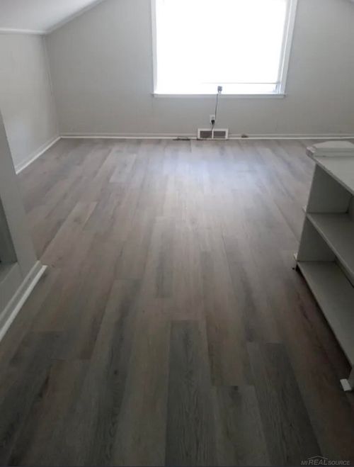 20237 Hamburg St, Detroit, MI, 48205-1020 | Card Image