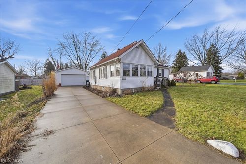 3842 Moreland Ave, Stow, OH, 44224-3432 | Card Image