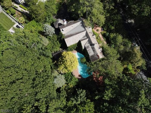 33 Hawthorne Rd, Essex Fells, NJ, 07021-1416 | Card Image