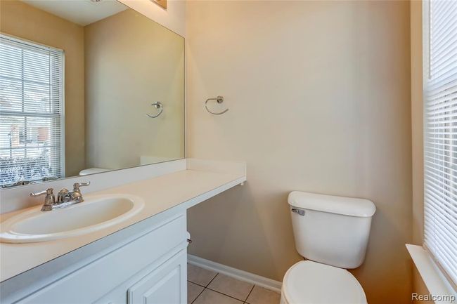 Powder room on entry level. | Image 10