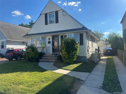 573 Lakeville Rd, New Hyde Park, NY, 11040-3005 | Card Image