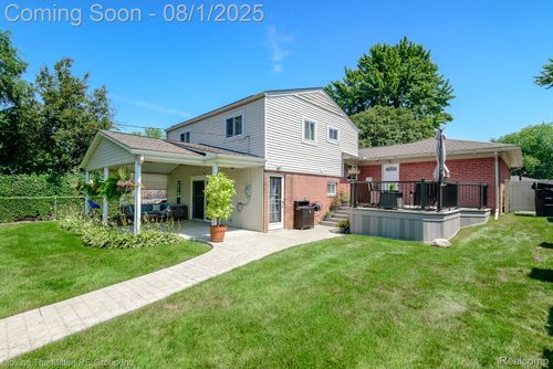 9470 William St, Taylor, MI, 48180-3727 | Card Image