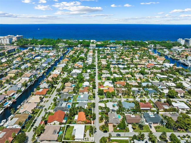 2721 Ne 45 Th St, House other with 2 bedrooms, 2 bathrooms and null parking in Lighthouse Point FL | Image 32