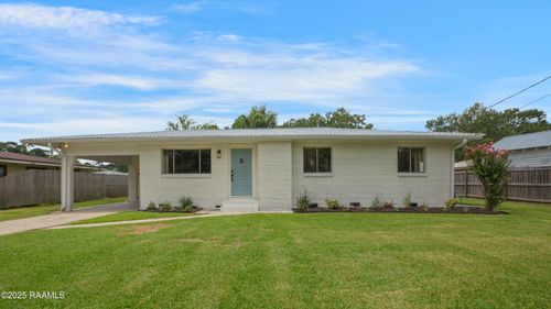 303 Kathryn St, New Iberia, LA, 70560-1017 | Card Image