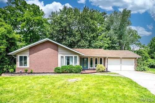 471 Maymont Dr, Ballwin, MO, 63011-3464 | Card Image