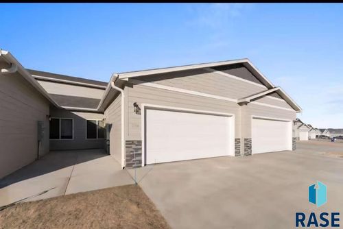 2504 E Copalis Pl, Sioux Falls, SD, 57108-7577 | Card Image