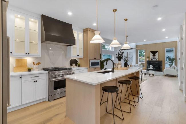 2118 Victoria Cres Nw, House other with 4 bedrooms, 4 bathrooms and 2 parking in Calgary AB | Image 5