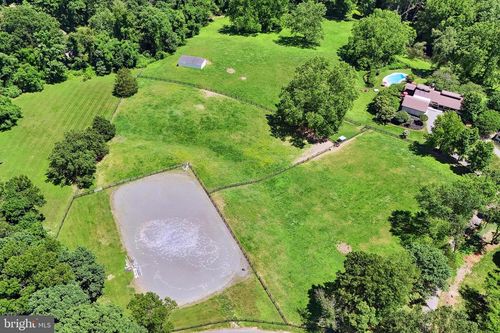 9331 Cornwell Farm Dr, GREAT FALLS, VA, 22066-2703 | Card Image