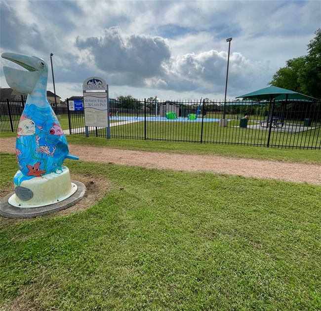 Walking trails and Splashpad walking distance | Image 24