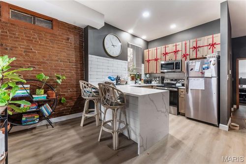 r-2211 Menard St, Saint Louis, MO, 63104-4186 | Card Image