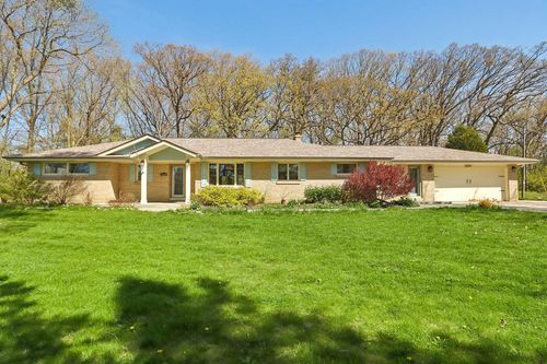 12024 W Woodcrest Circle, Franklin, WI, 53132 | Card Image