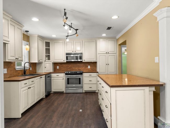 1137 Fm 2985, House other with 4 bedrooms, 2 bathrooms and null parking in Hughes Springs TX | Image 11