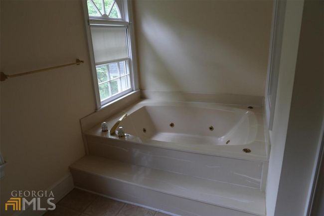 10485 Stonefield Lndg, House other with 5 bedrooms, 4 bathrooms and 2 parking in Johns Creek GA | Image 4
