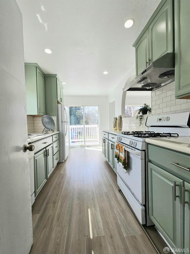 21235 Kahlert St, House other with 3 bedrooms, 2 bathrooms and 1 parking in Castro Valley CA | Image 12
