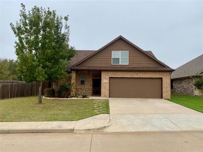 210 Donna Circle, House other with 3 bedrooms, 2 bathrooms and null parking in Granbury TX | Image 1